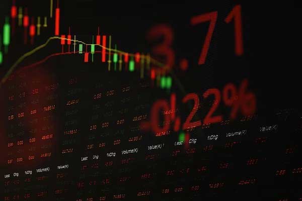 汽车业两件破产事件让戴蒙提起“蟑螂”理论 还针对信贷市场示警